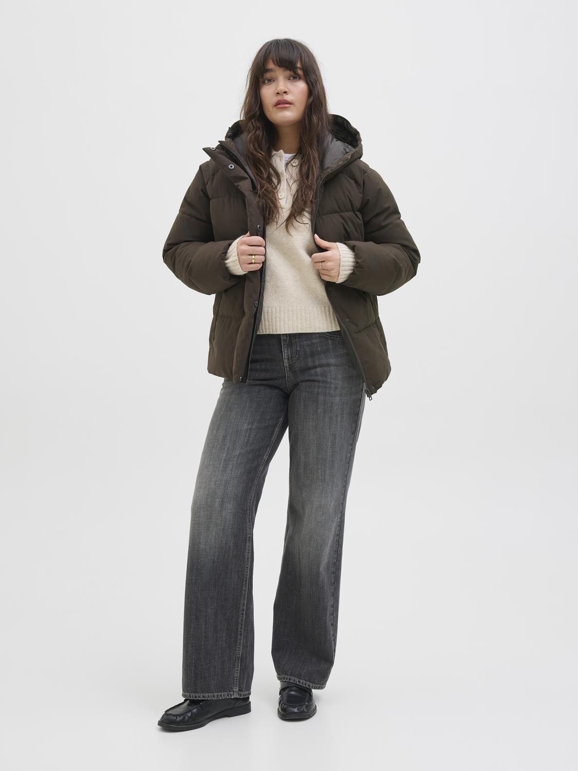 model_shot-front_full